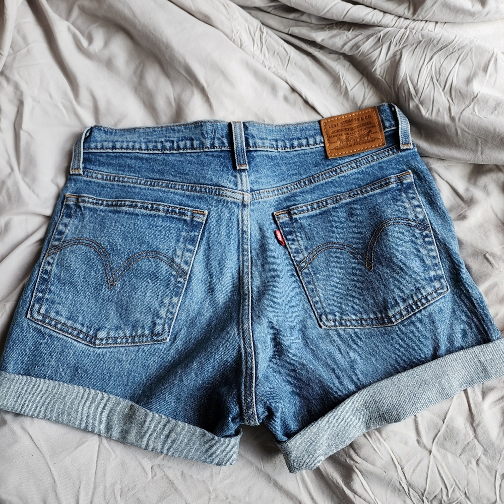 Levi's wedgie shorts size 29